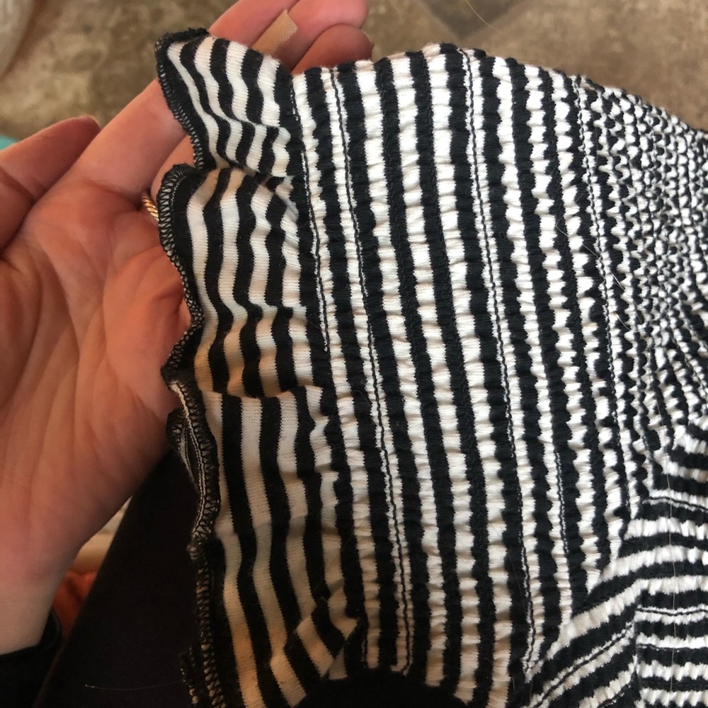 Striped Ruffle Off Shoulder Crop Top - Picture 4 of 5